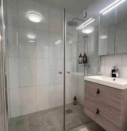 Apartment Moderne Med Terrasse & Gratis Parkering *