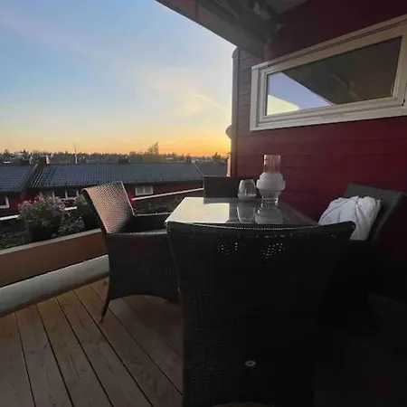 Moderne Med Terrasse & Gratis Parkering דירה